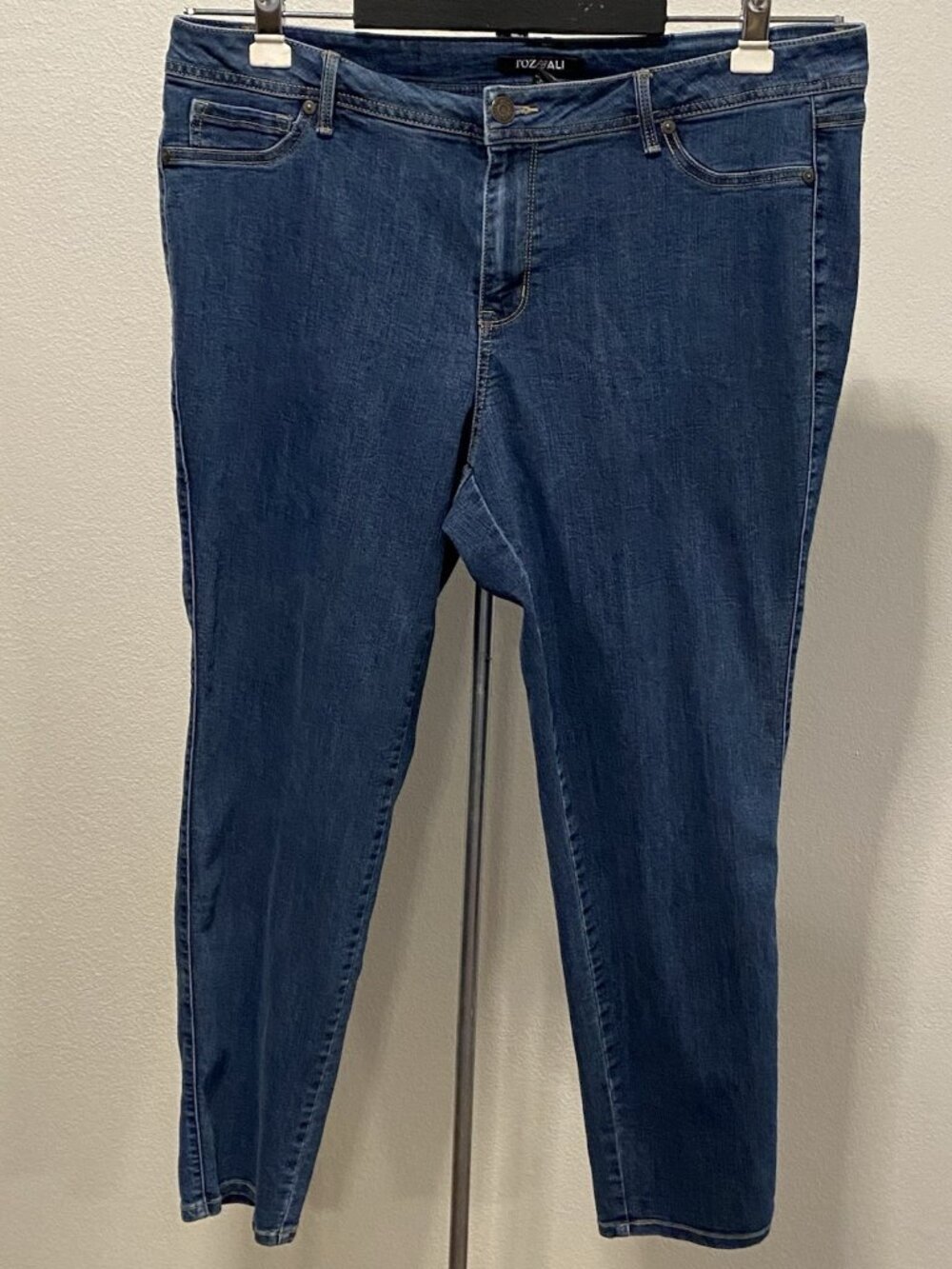 Roz & Ali Women's Jeans Plus Size 18 Avg Blue Straight Leg 42X31” Highrise
